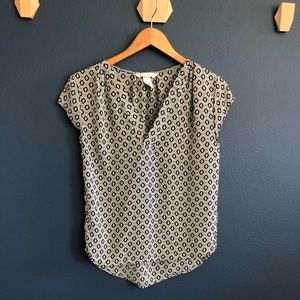 Cute short sleeve work top!